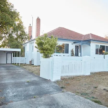 Enjoy A Renovated Retreat With Outdoor Bath Villa Creswick Exterior photo