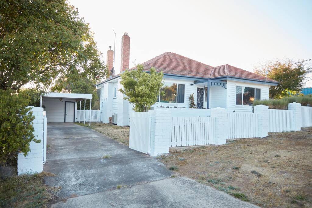 Holiday home Enjoy A Renovated Retreat With Outdoor Bath Creswick