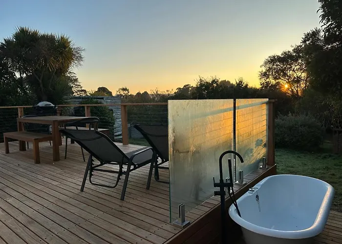 Enjoy A Renovated Retreat With Outdoor Bath